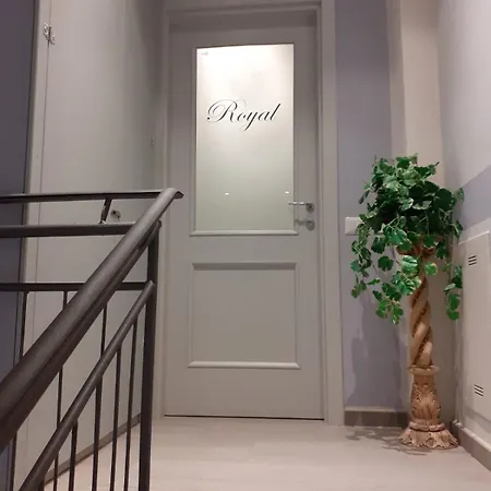 Royal & Breakfast לינה וארוחת בוקר